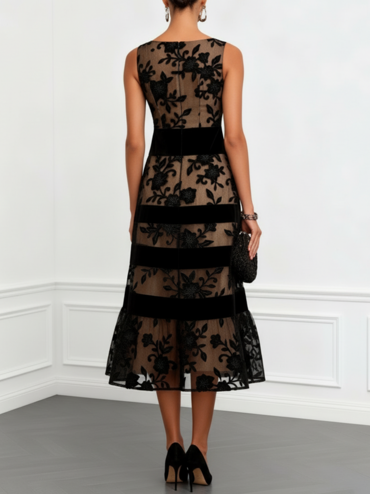Monique Robe Noir Detail